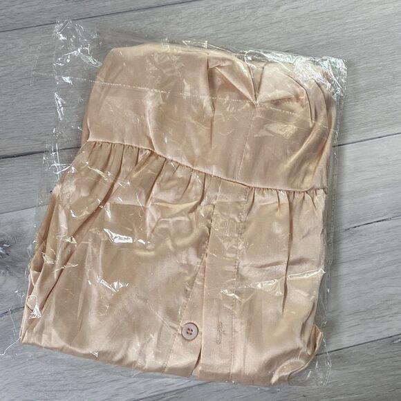 PrettyLittleThing Champagne Satin Ruched Shirt Dress Size 4 in Champagne NWT - Picture 8 of 8